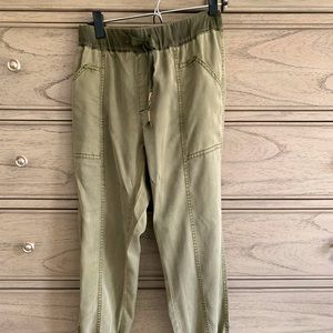 Camo green Hei Hei joggers. Size small. Worn once. Purchased at Anthropologie.